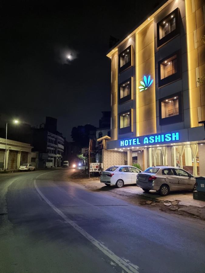 Hotel Ashish Ahmedabad Exterior foto