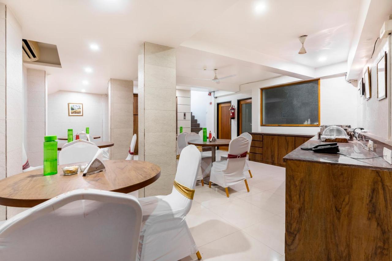 Hotel Ashish Ahmedabad Exterior foto