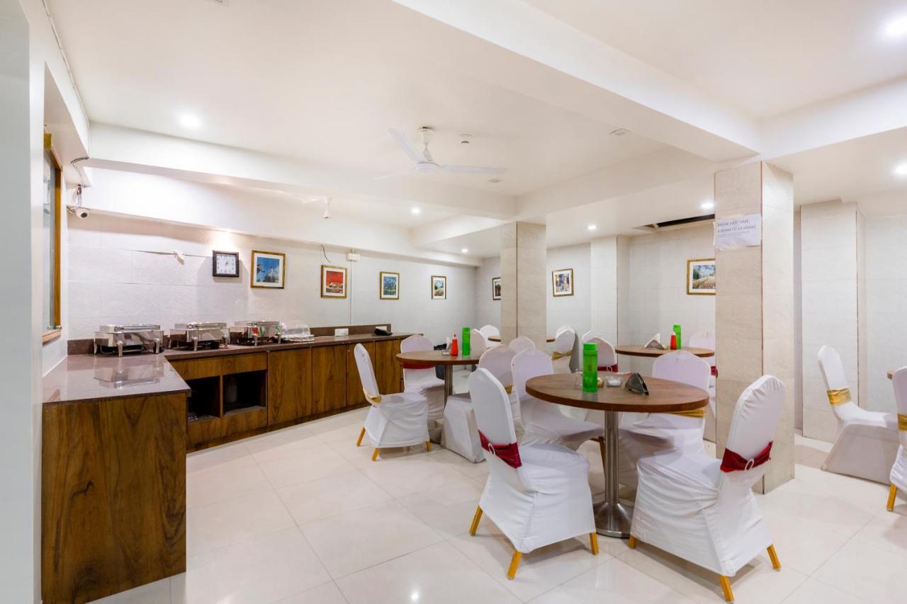 Hotel Ashish Ahmedabad Exterior foto