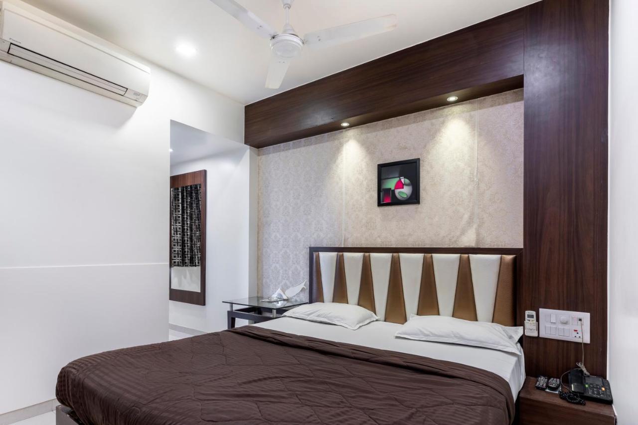 Hotel Ashish Ahmedabad Exterior foto