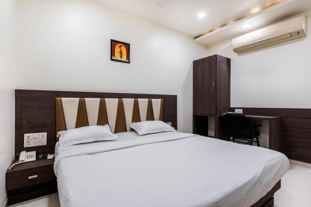 Hotel Ashish Ahmedabad Exterior foto