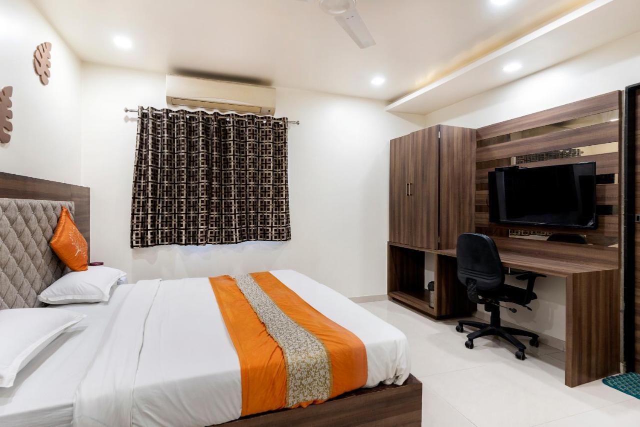 Hotel Ashish Ahmedabad Exterior foto