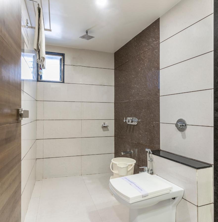Hotel Ashish Ahmedabad Exterior foto
