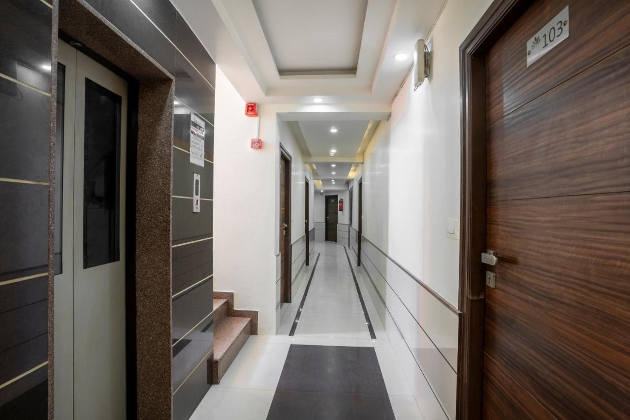 Hotel Ashish Ahmedabad Exterior foto