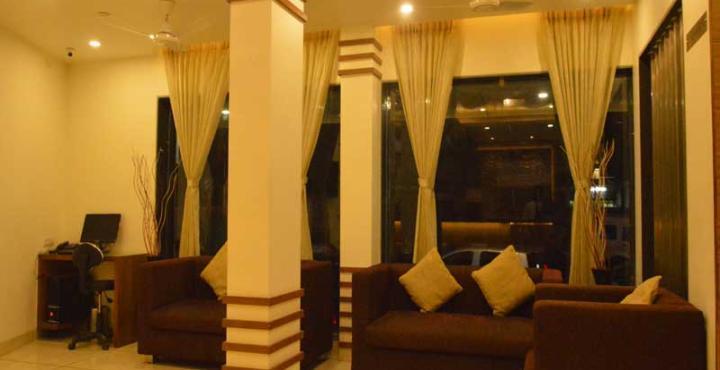 Hotel Ashish Ahmedabad Exterior foto