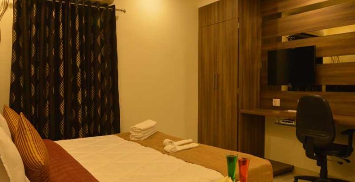 Hotel Ashish Ahmedabad Exterior foto