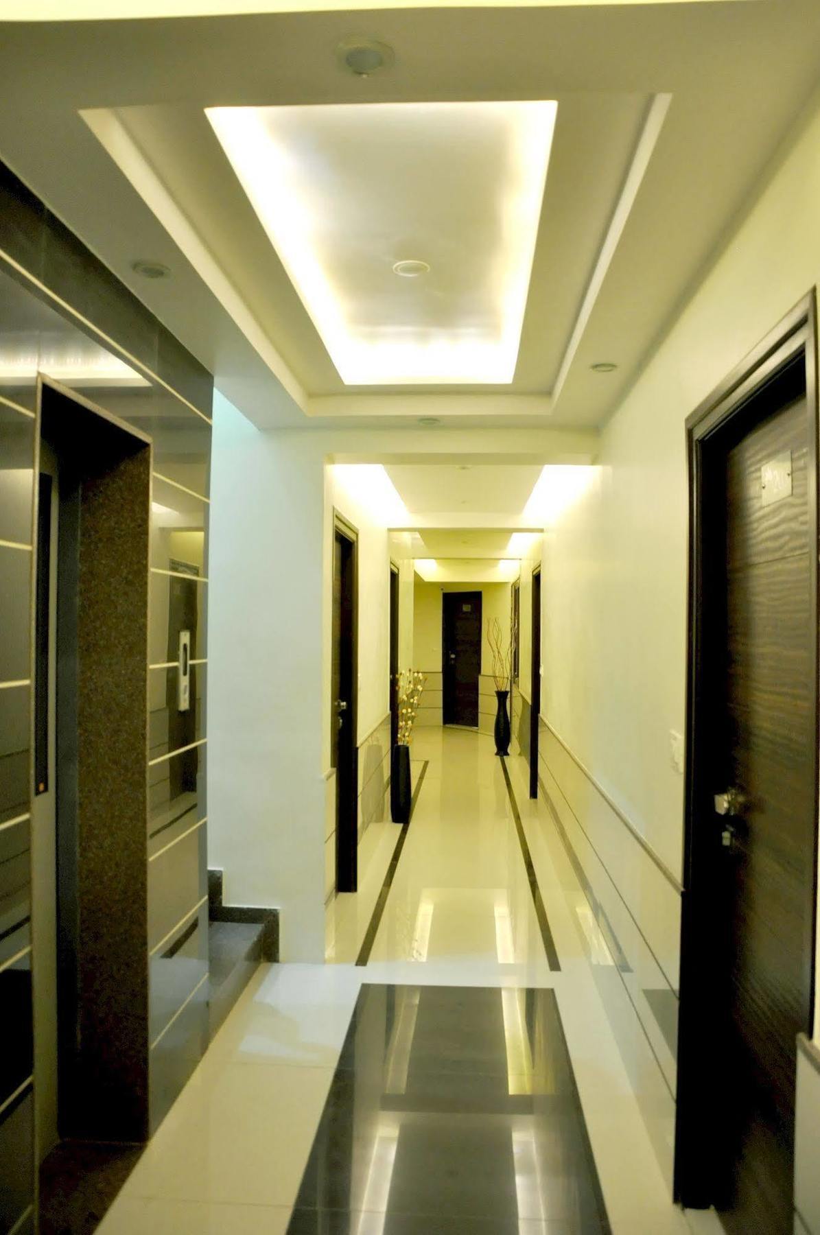 Hotel Ashish Ahmedabad Exterior foto